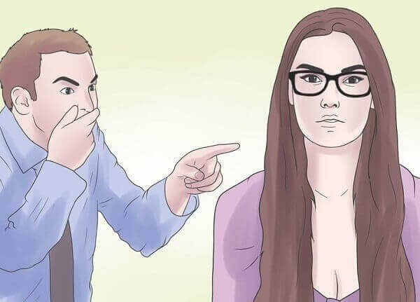 Man som skrattar åt kvinna