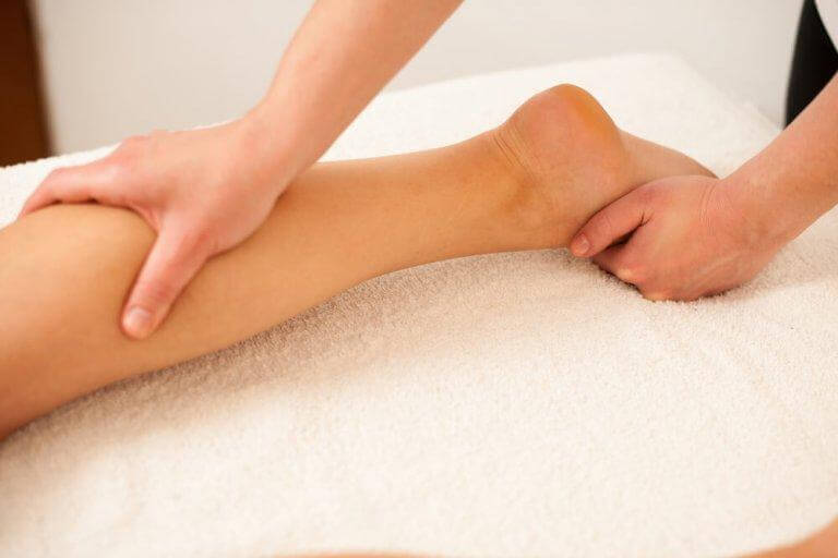 Behandla åderbråck med en oljemassage