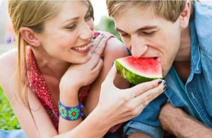 Par med vattenmelon
