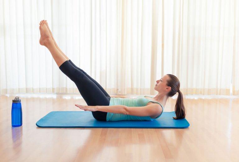 I yogapositionen båten har du fötterna i en bra position