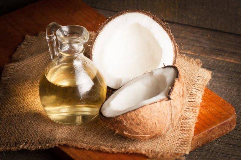 Kokosolja och citronsaft är en bra kombination för att bekämpa svampinfektioner