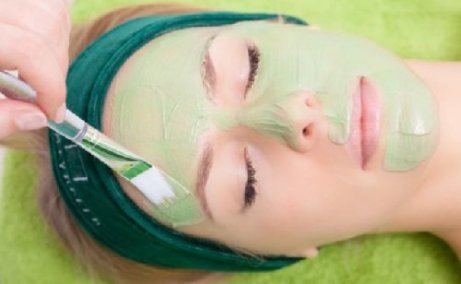 Applicera vårdande ansiktsmasker
