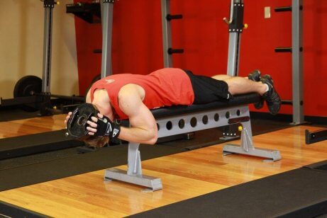 Bänkträning för nacken