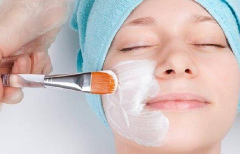 Gör en mask och bekämpa finnar med bikarbonat