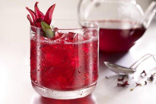 Viktminskningsdrinkar-med-hibiskus-minskar-kroppsmåtten
