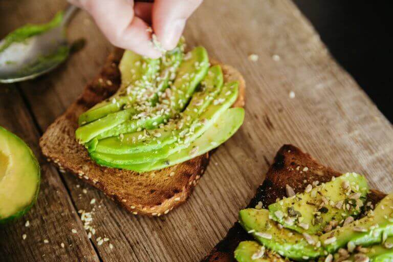 Avokado på bröd