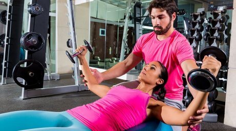 Flyes på träningsbänk