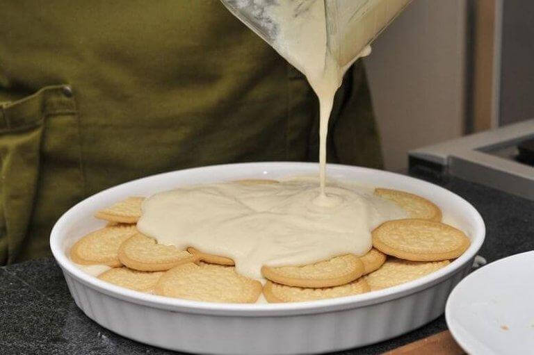 Det sista av citron-mjölksblandningen är tjockare och har mer smak.