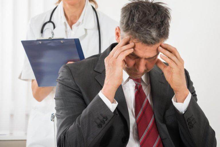 Spänningsmigrän är en av de orsaker till huvudvärk som folk oftast lider av