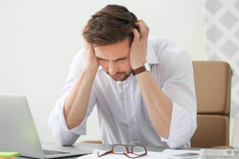 Nacksmärta och huvudvärk kan komma av dålig hållning