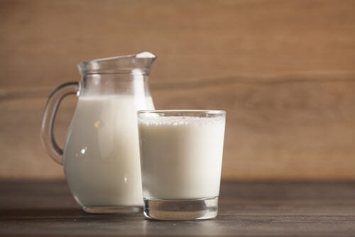 Kärnmjölk i glas