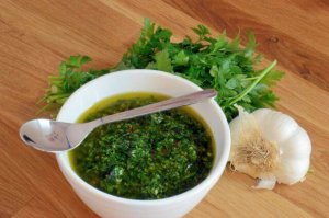 Gör en egen hemgjord chimichurri
