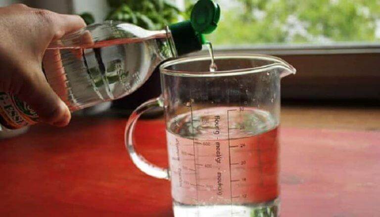 Vitvinsvinäger får bort både lukt och svettfläckar på kläder