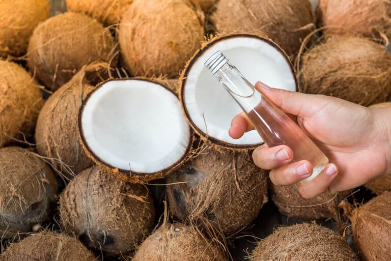 Motverka hudsvamp med kokosolja