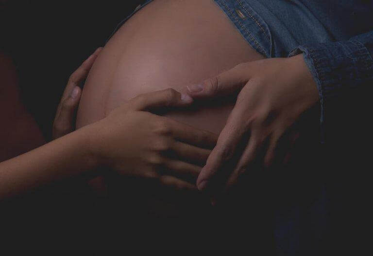 Linea nigra är naturligt under gravititet