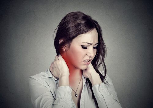 Fyra enkla övningar som hjälper mot ont i nacken