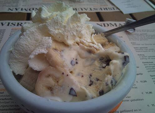 Cookies and cream glass med grädde