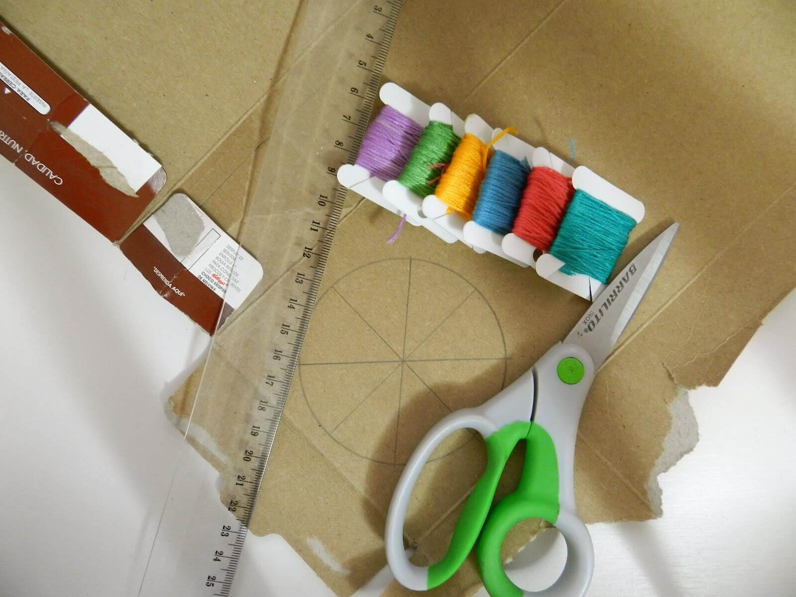 Ett nattduksbord av lådor