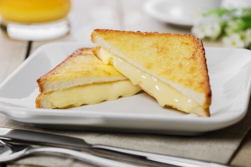 Färdig Monte Cristo-smörgås