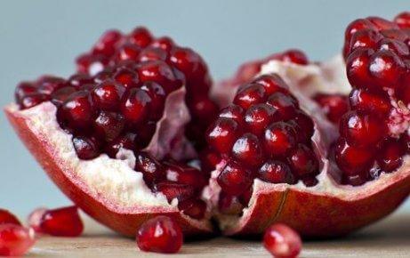 Granatäpple är väldigt nyttig vintermat