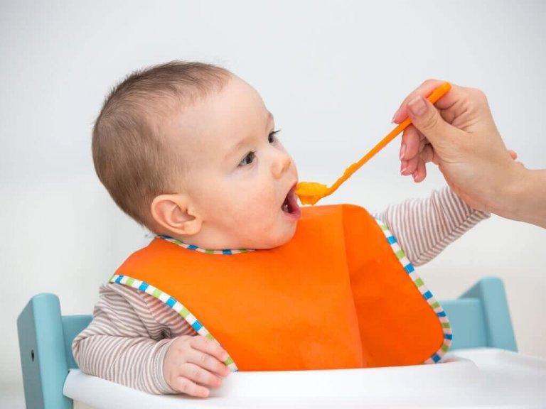 Fördelarna med att mata bebisar med fruktpuréer