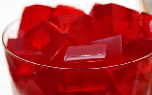 Rödvinsgelatin med frukt