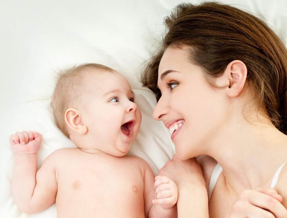 8 saker du aldrig ska göra med spädbarn