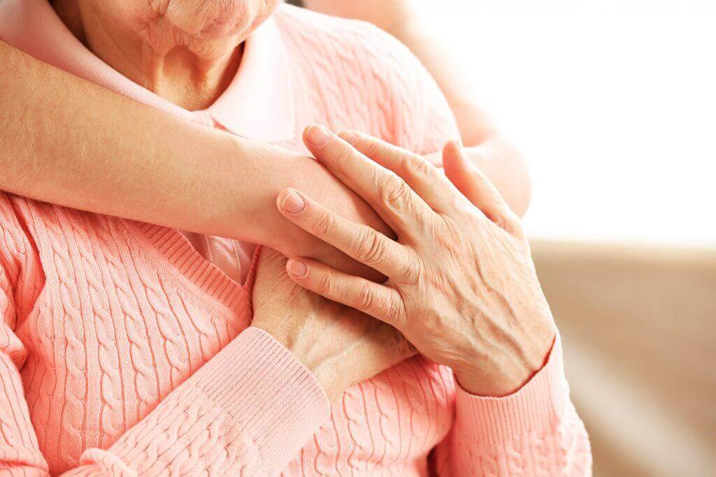 Fördelar med kramar för äldre personer.