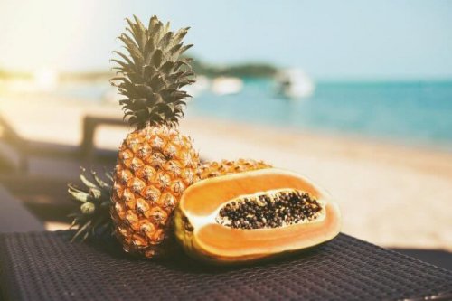 Ananas och papaya.