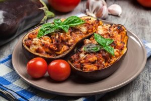 Läckert recept på aubergine med köttfyllning