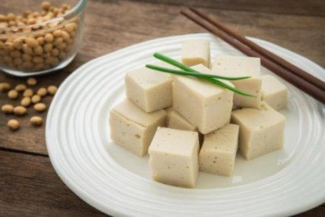 kubad tofu på fat