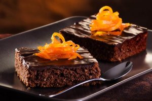 Baka en utsökt chokladkaka med apelsin