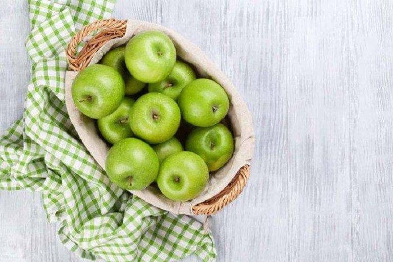 Gör en tarmrensande detox-sallad med äpplen