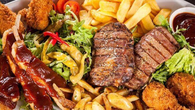 Kött och pommes.