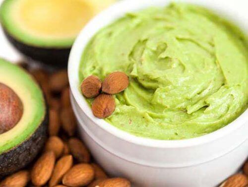 Avokado ger näring åt känslig hud