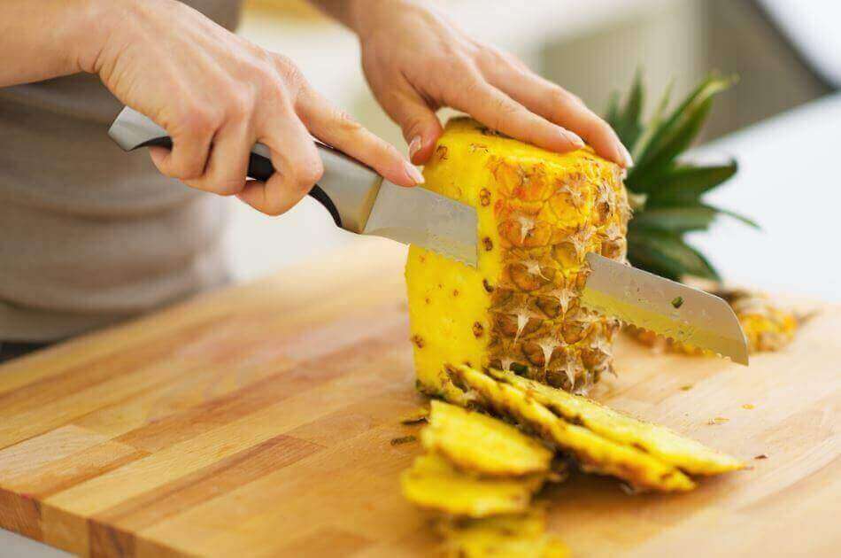 Förbered ananasbitar i kylskåpet