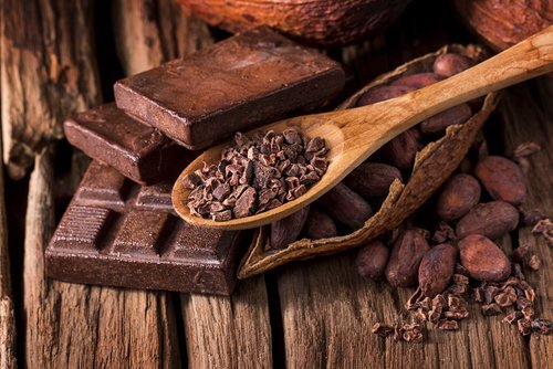 Äta mörk choklad
