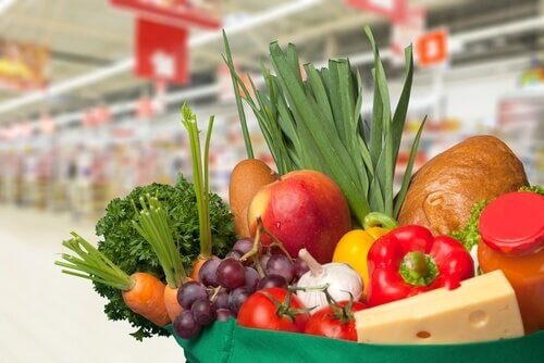 Grönsaker i affären.