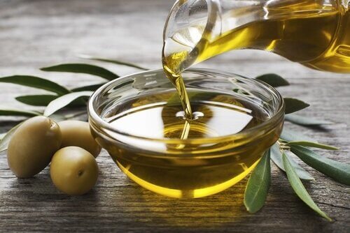 Olivolja är rik på antioxidanter och essentiella fettsyror