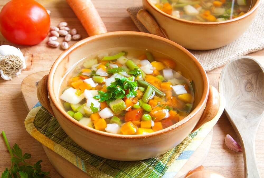 Soppa med grönsaker.