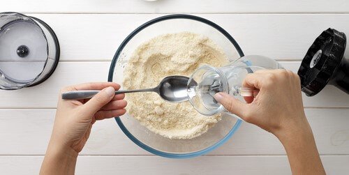 Tillredning av nötsmör.