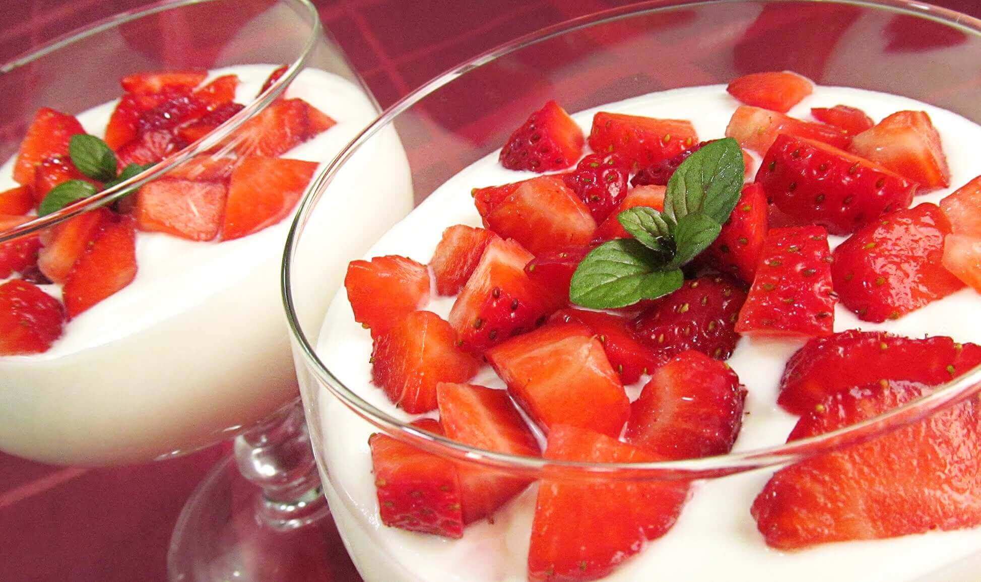 Yoghurt med jordgubbar.