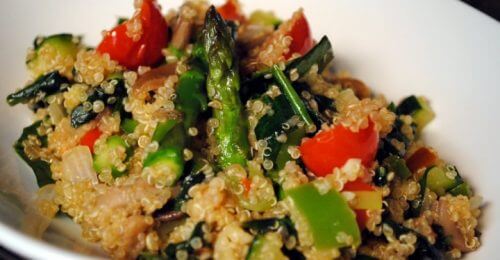 Grekisk sallad med quinoa.