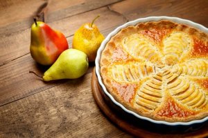 Tillaga en nyttig päronpaj till efterrätt
