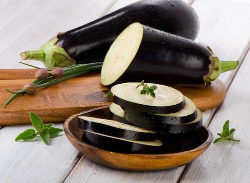 Smaken på aubergine beror på hur du tillagar den