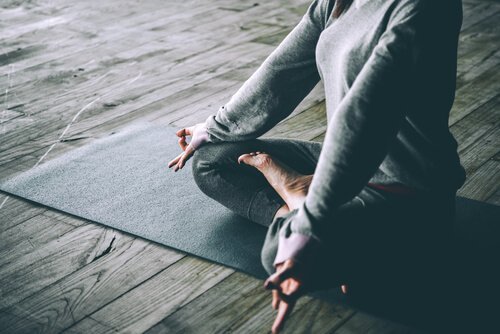 Träna yoga för att ta hand om ditt sinne