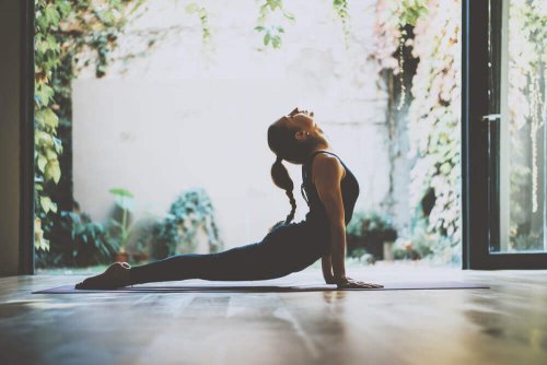 Yoga hjälper till att förbättra andningen och flexibiliteten