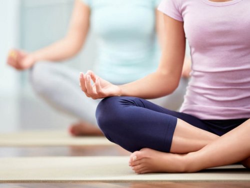 Eldandning inom yoga kompletterar ställningarna