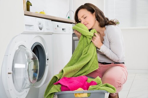 Hur man får bort den dåliga lukten från handdukar