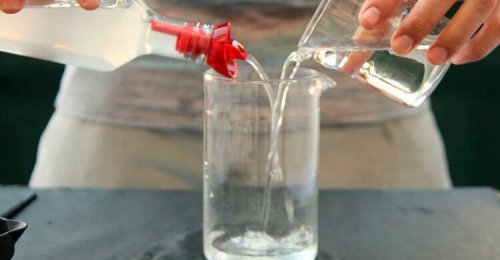 Behandla din stukning med vatten, vinäger och salt